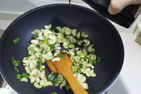 扇贝炒丝瓜的做法图解3
