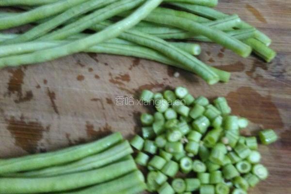 制作酸豆角的做法图解1