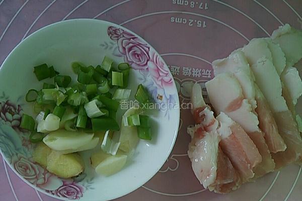 平菇炒肉片的做法图解2