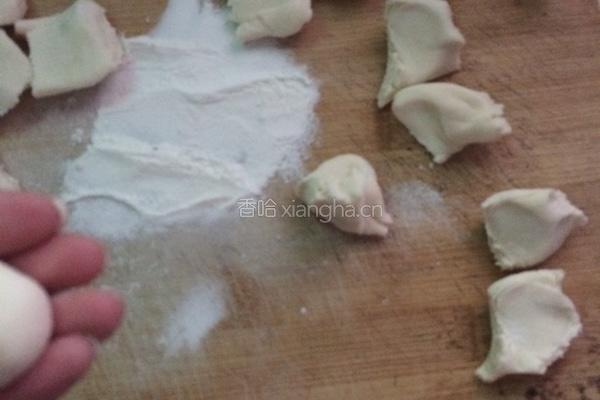 韭菜鸡蛋饺子的做法图解3