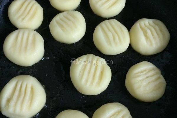 椒盐土豆饼的做法图解3