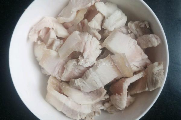 回锅肉炒时蔬的做法图解3