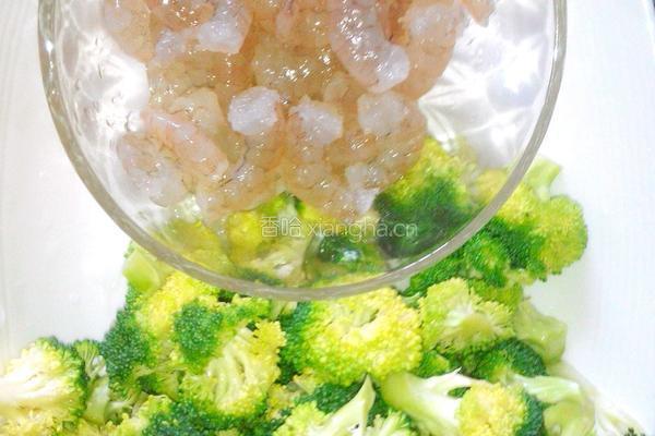 西兰花炒虾仁的做法图解1