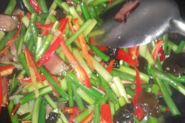 蒜苔炒腊肉的做法图解6