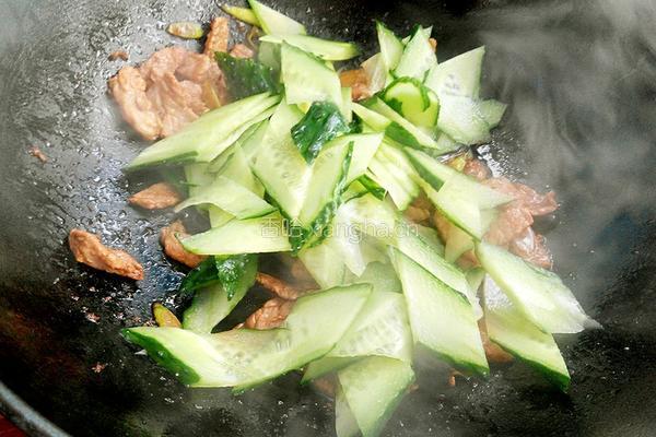 黄瓜炒肉的做法图解5