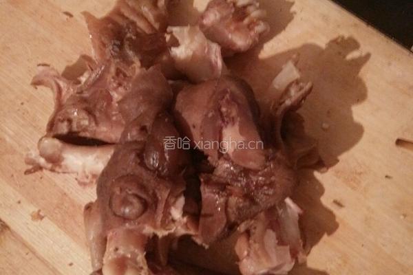 辣炒孜然羊蹄子的做法图解2