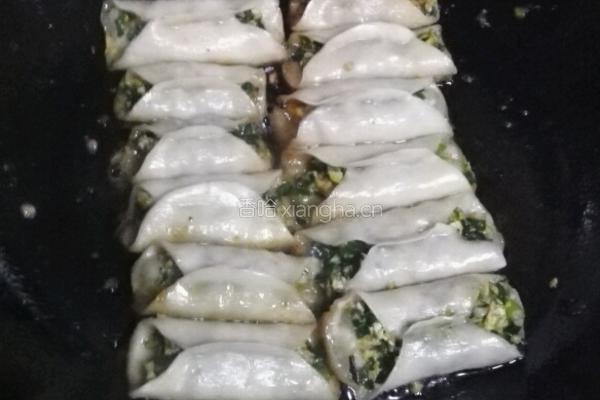 三鲜锅贴的做法图解18