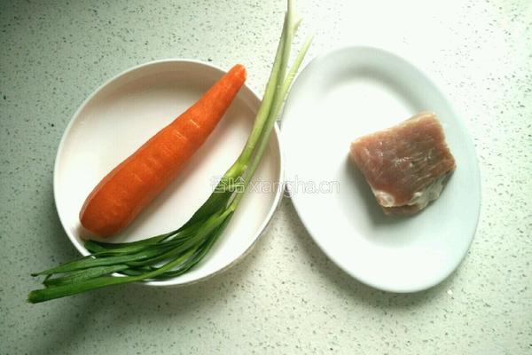 胡萝卜炒肉丝的做法图解1