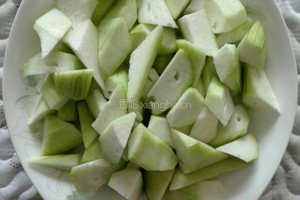芝麻丝瓜炒鸡蛋的做法图解2