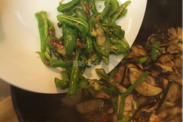 青椒肉片煎茄子的做法图解8