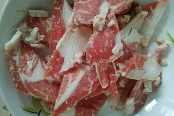 牛肉炖酸菜的做法图解1