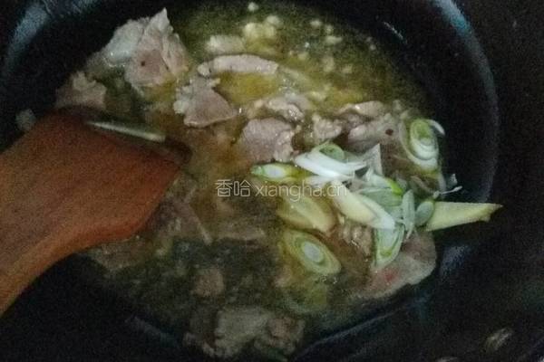 牛肉炖酸菜的做法图解4