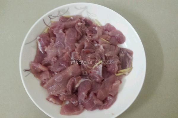 梅菜炒瘦肉的做法图解2