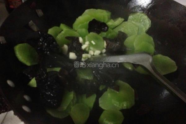 莴笋炒木耳的做法图解8