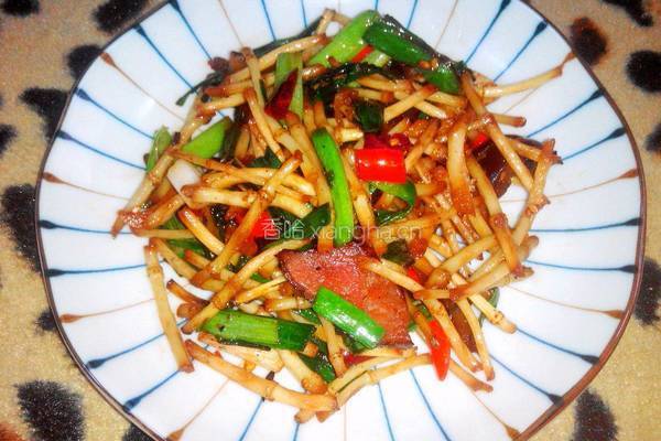 折耳根炒腊肉