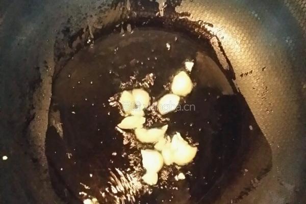 丝瓜炒面筋的做法图解2