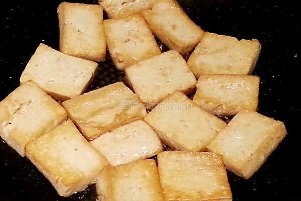 浇汁脆皮豆腐的做法图解3
