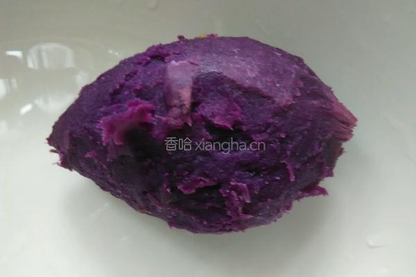 紫薯面条的做法图解1