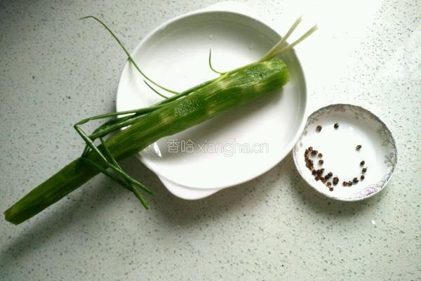 椒香莴苣的做法图解1
