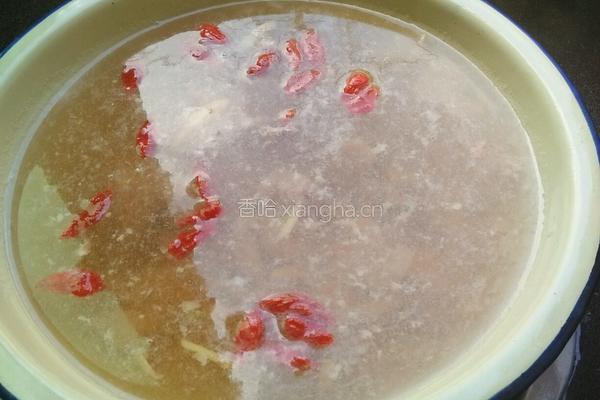 枸杞瘦肉汤的做法图解3