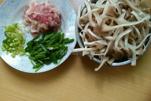 秀针菇炒肉的做法图解1