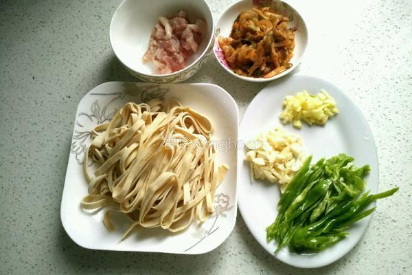 千张榨菜肉丝的做法图解2