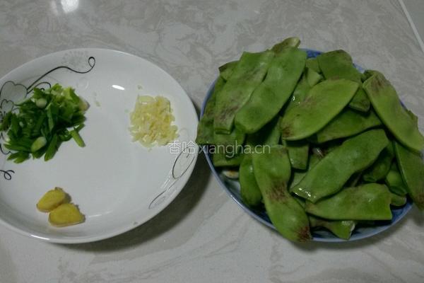 五花肉炖豆角的做法图解1