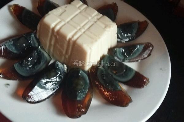 皮蛋豆腐的做法图解2