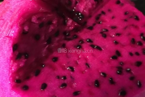 火龙果汁蝴蝶面的做法图解1