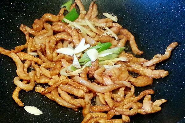 干煸肉丝杏鲍菇的做法图解4