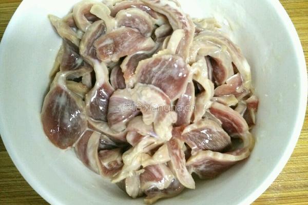 芹菜木耳炒鸡胗的做法图解5