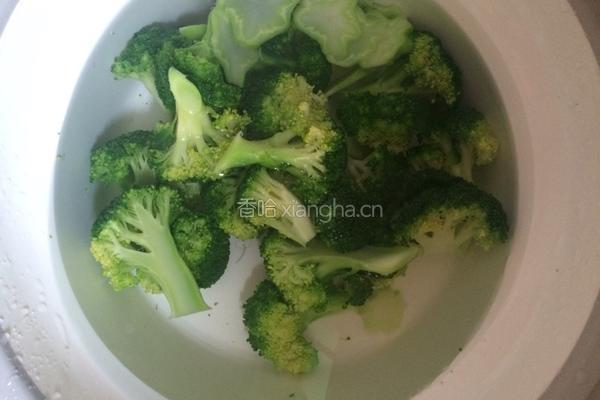 番茄炒西兰花的做法图解5