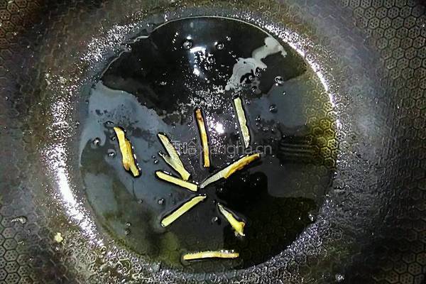 红焖鸡叉骨的做法图解2