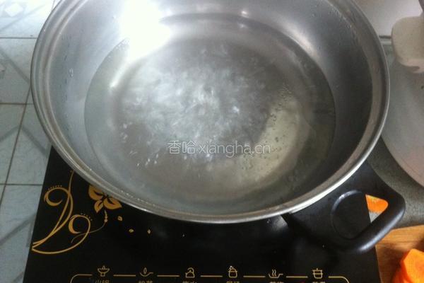 清煮西兰花胡萝卜的做法图解2