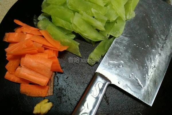 莴笋炒鸡蛋的做法图解2