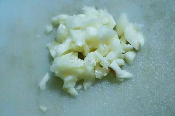 蒜香黄瓜片的做法图解3
