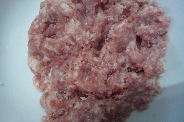 肉酿油豆腐，生菜的做法图解1