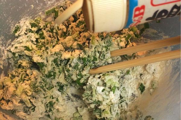 香煎韭菜饼的做法图解3