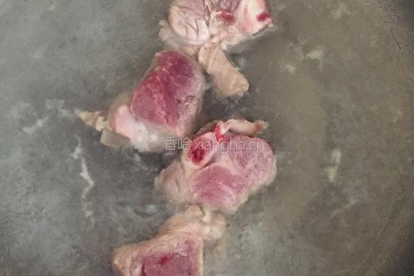 木瓜花生排骨汤的做法图解2