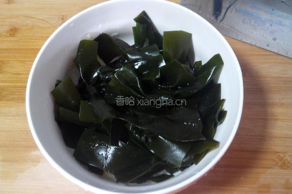 海带排骨汤的做法图解3