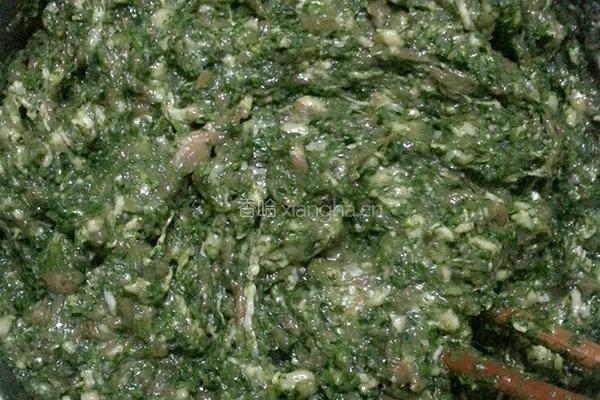 猪肉香荠菜饺子的做法图解3