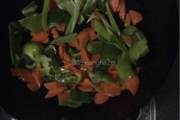 炒木耳腐竹黄花菜的做法图解5