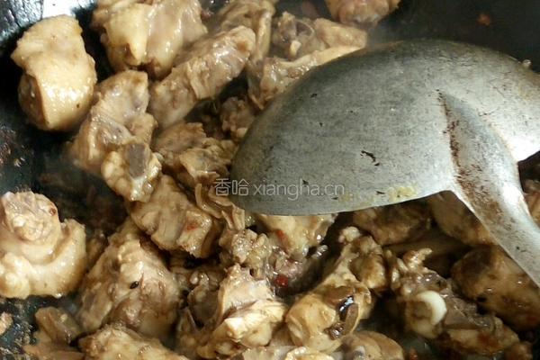 鸡架炒冬瓜的做法图解3