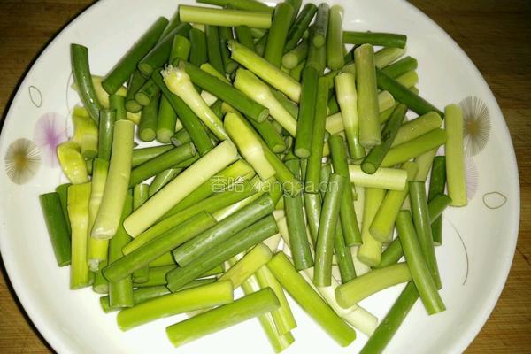 蒜苔炒肉丝的做法图解2