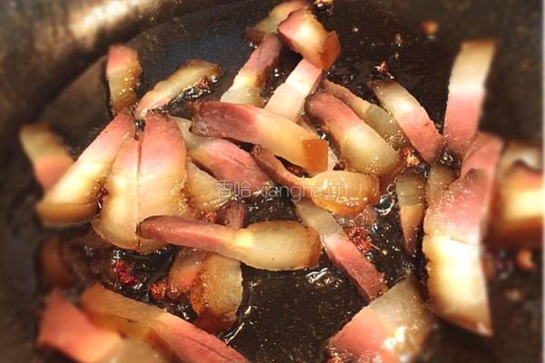 蒜苔木耳炒咸肉的做法图解2