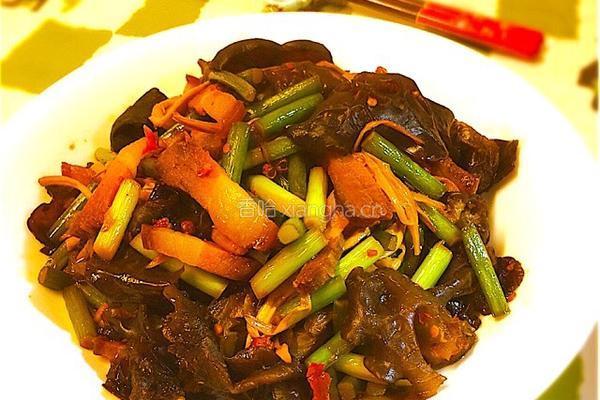 蒜苔木耳炒咸肉的做法图解8