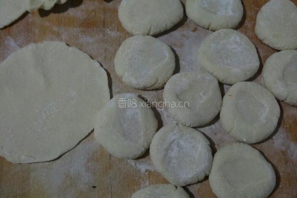 家常韭菜盒的做法图解6