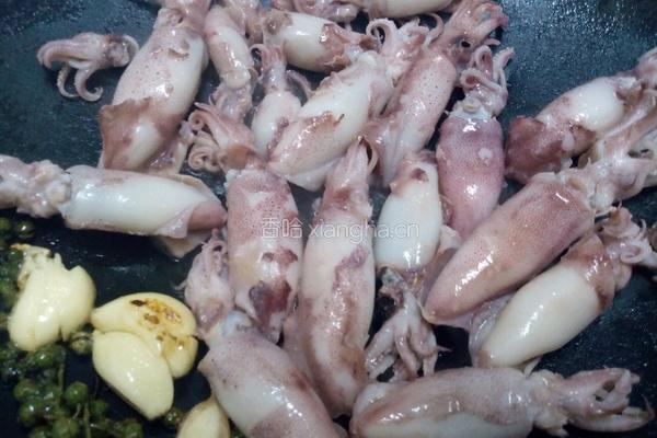 骨皮焖小墨鱼的做法图解5