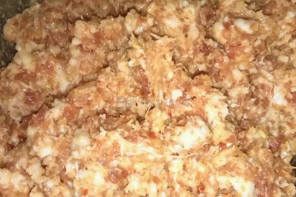 芹菜和韭菜饺子的做法图解3