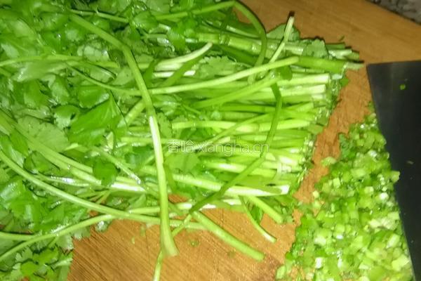 芹菜和韭菜饺子的做法图解4